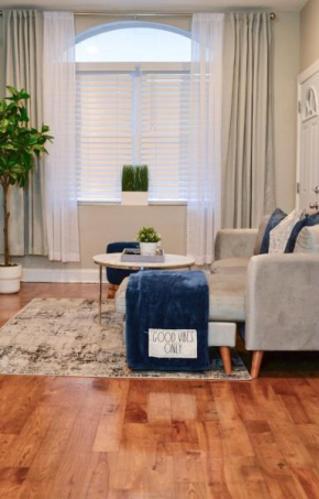 Beautiful 2 bedroom apartment with patio and deck, Philadelphia